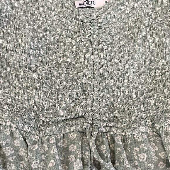 Hollister off shoulder crop - Picture 2 of 5